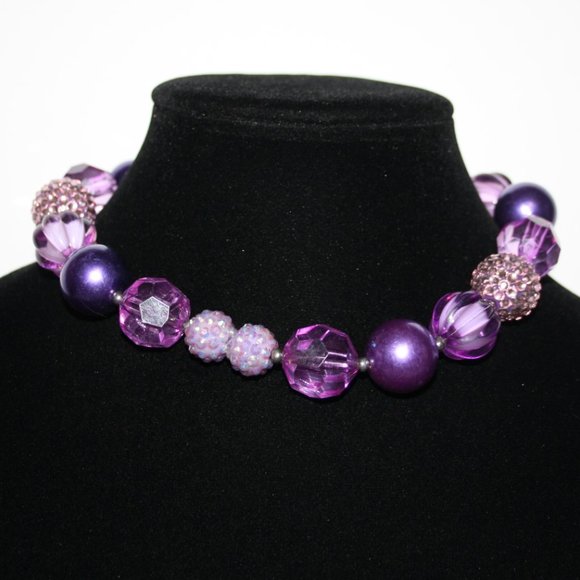 Beautiful 14" chunky purple necklace